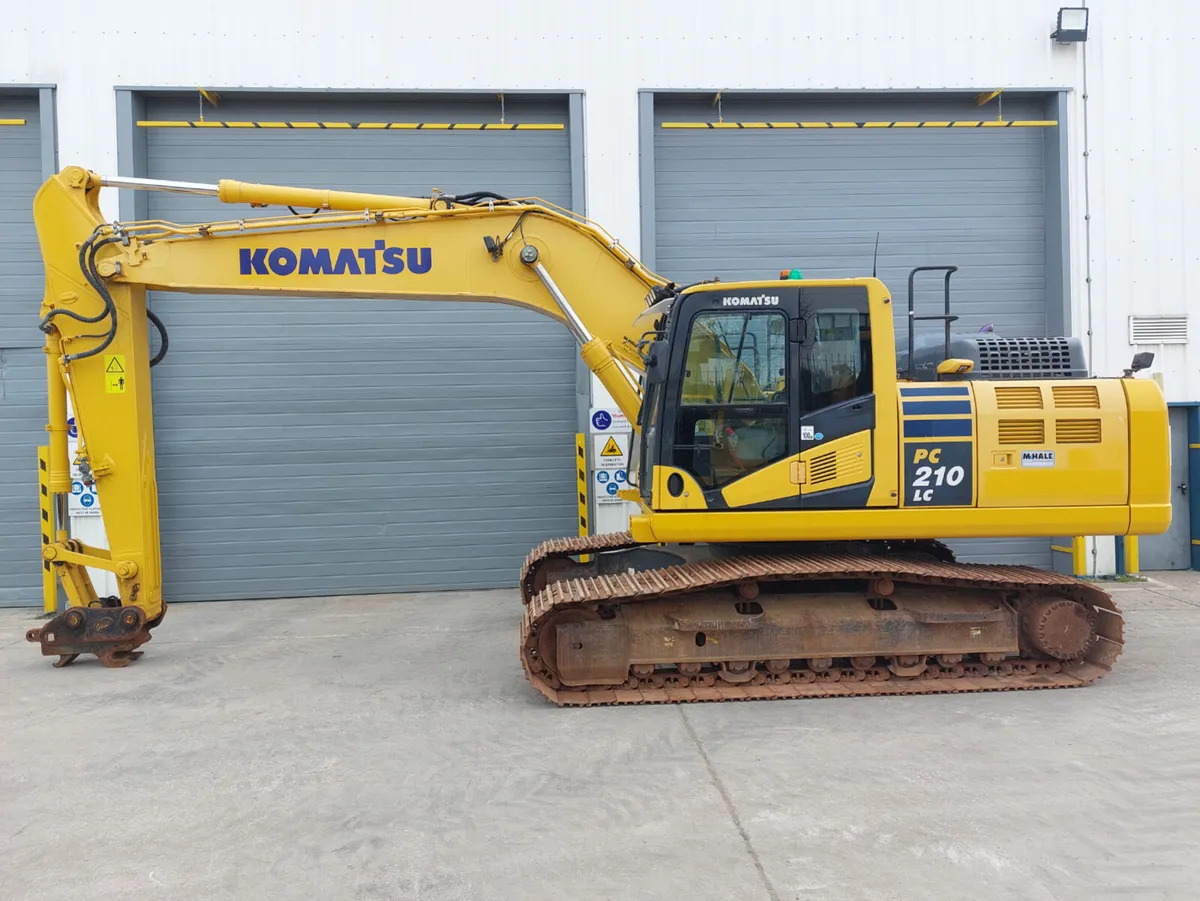 Komatsu PC210LC-11 - Image 1