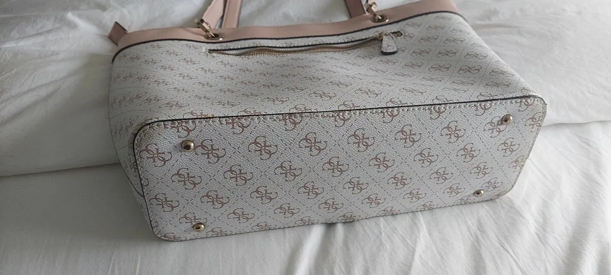 Original Guess bag brand new - Image 2
