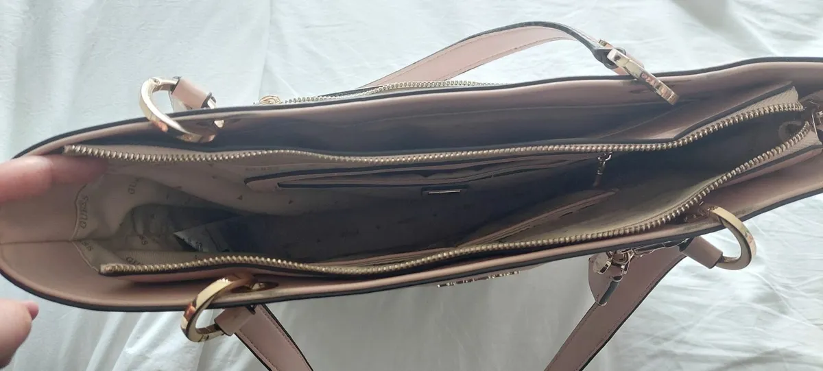 Original Guess bag brand new - Image 3