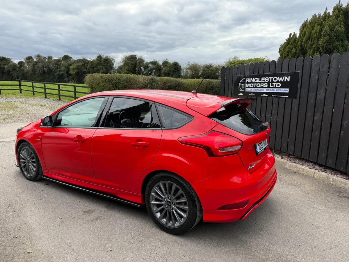 2018 Ford Focus ST Line - Image 4