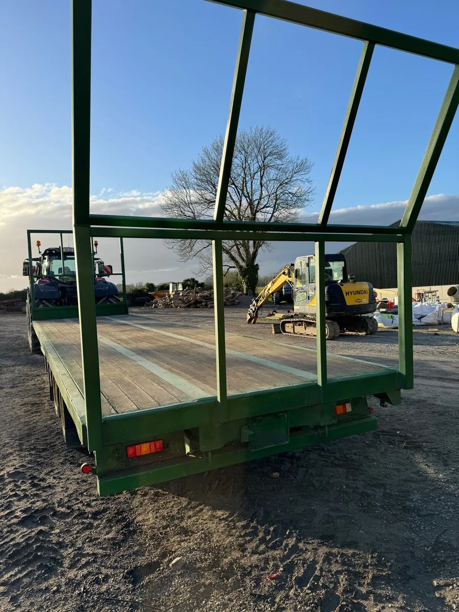 Bale trailer - Image 1