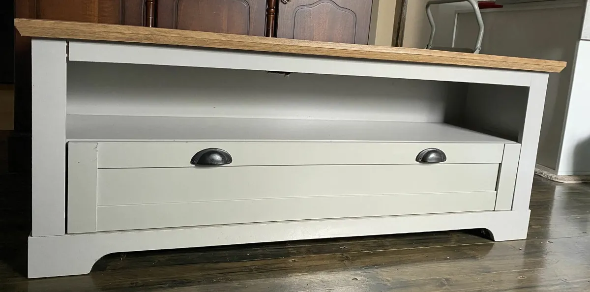 TV stand - Image 2