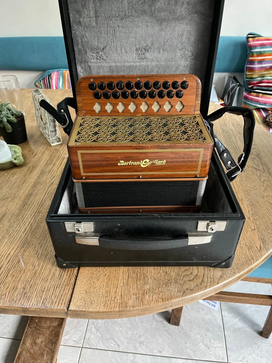 Galliard Accordion - Image 1