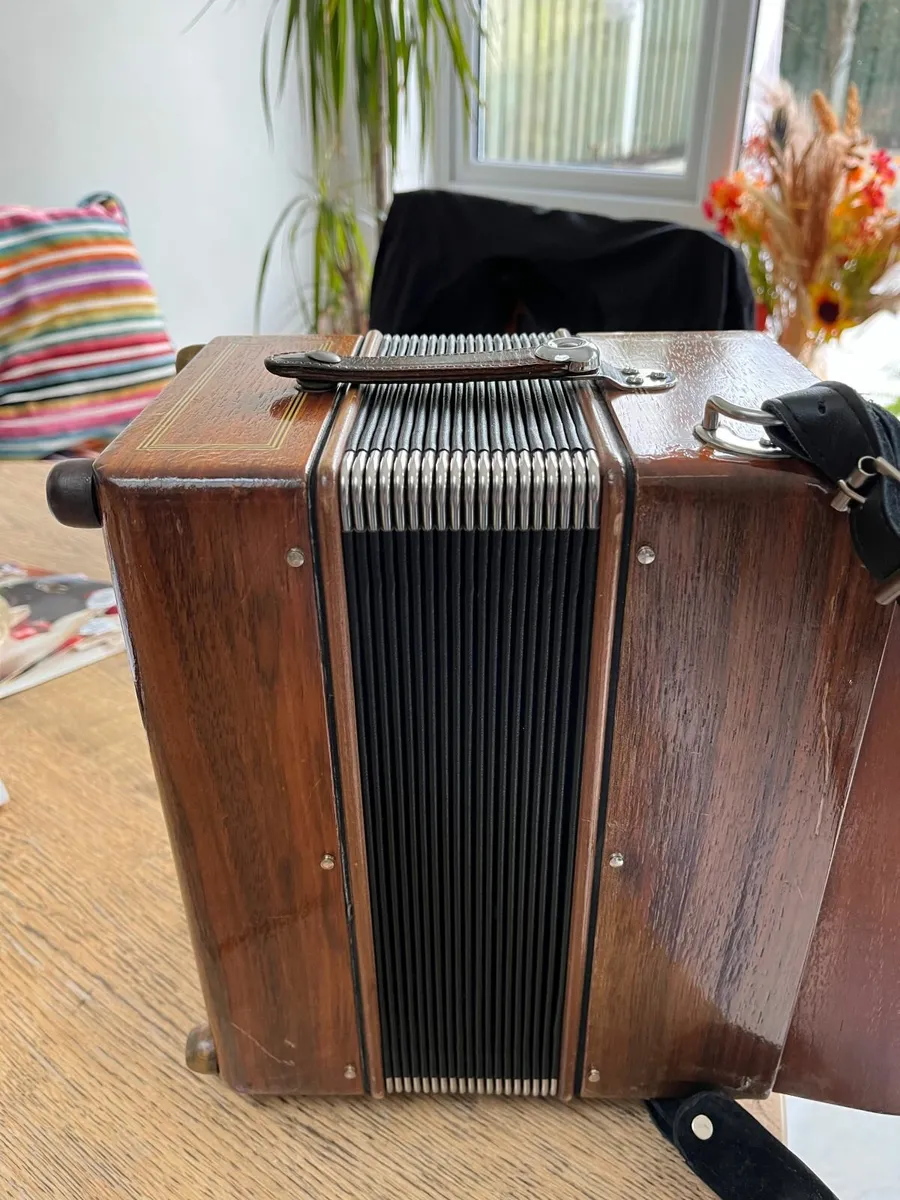 Galliard Accordion - Image 3