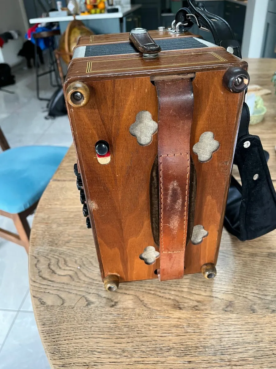 Galliard Accordion - Image 4
