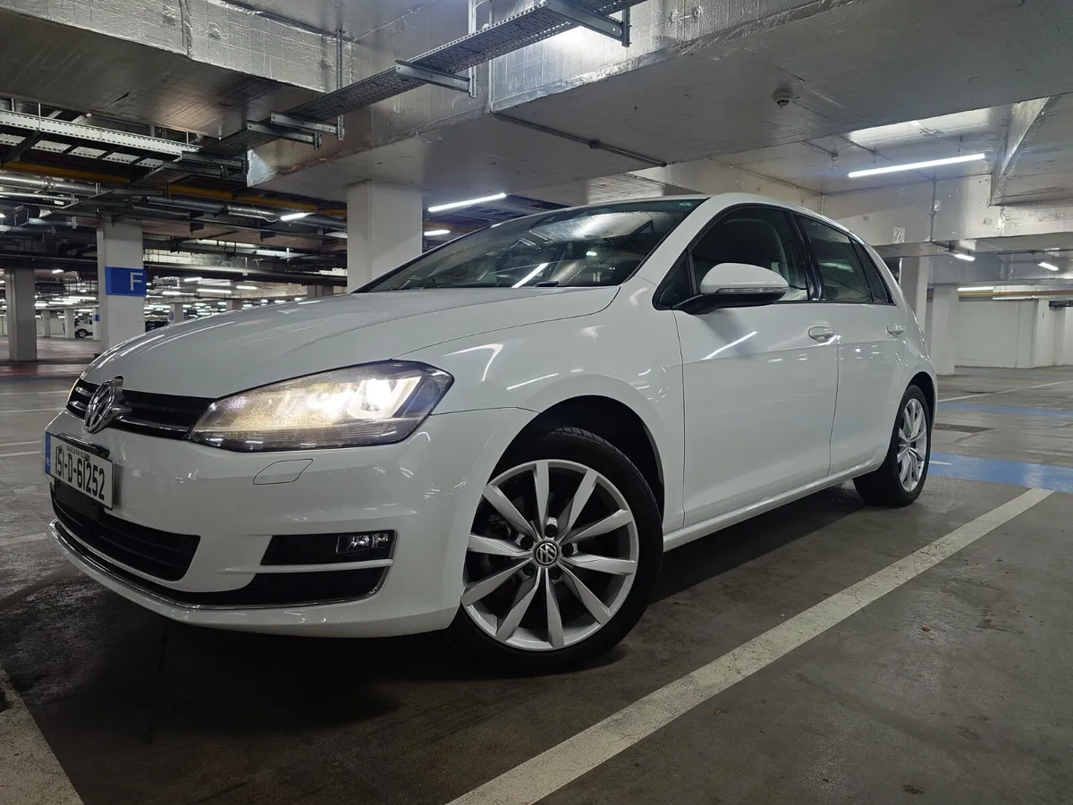 Volkswagen Golf 2015 Highline DSG Auto Carplay - Image 1