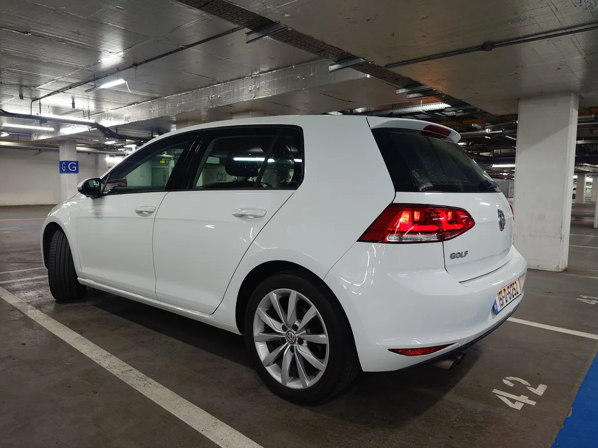Volkswagen Golf 2015 Highline DSG Auto Carplay - Image 4