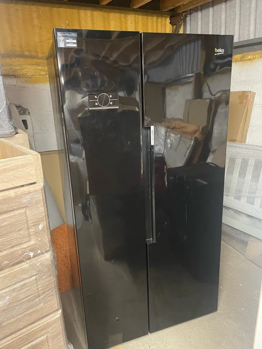 Immaculate Beko 212 litre American fridge freezer - Image 1