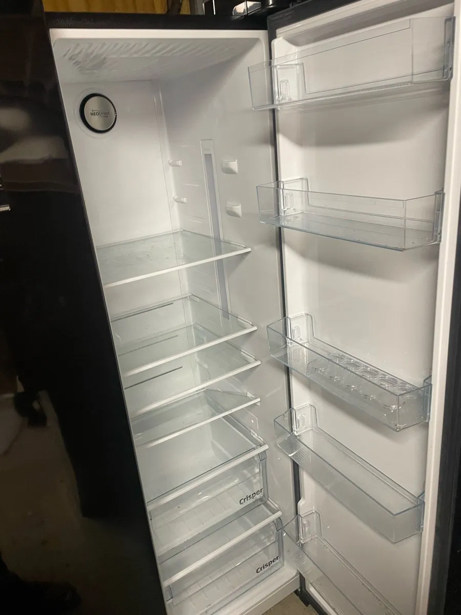 Immaculate Beko 212 litre American fridge freezer - Image 2