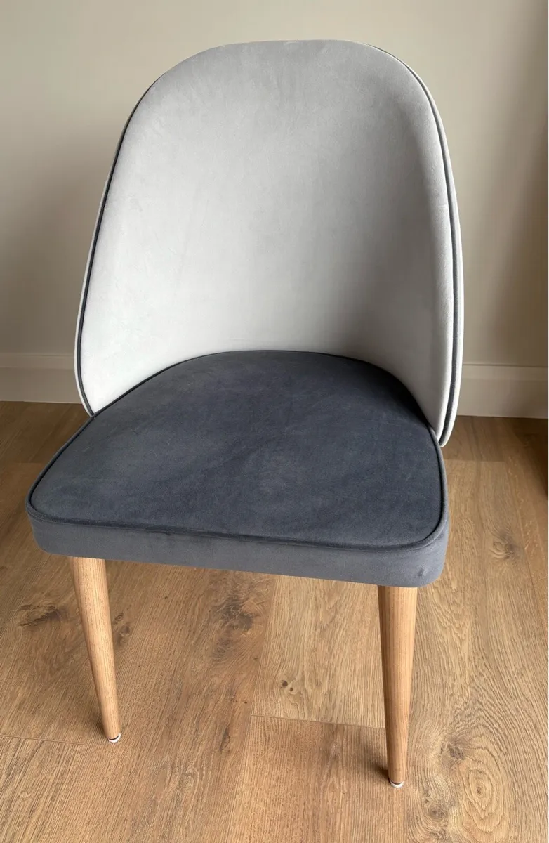 6 Dining Chairs - Image 1