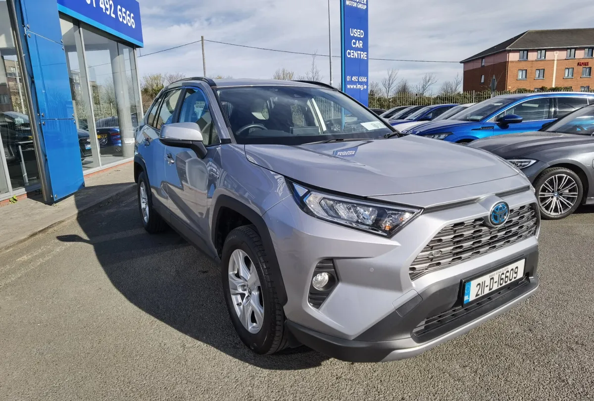 TOYOTA RAV4 2.5 LUNA AUTOMATIC PETROL HYBRID - Image 3