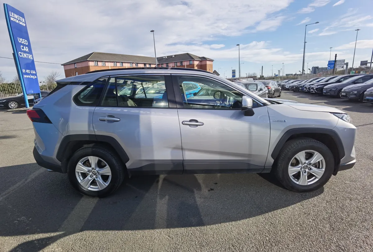 TOYOTA RAV4 2.5 LUNA AUTOMATIC PETROL HYBRID - Image 4