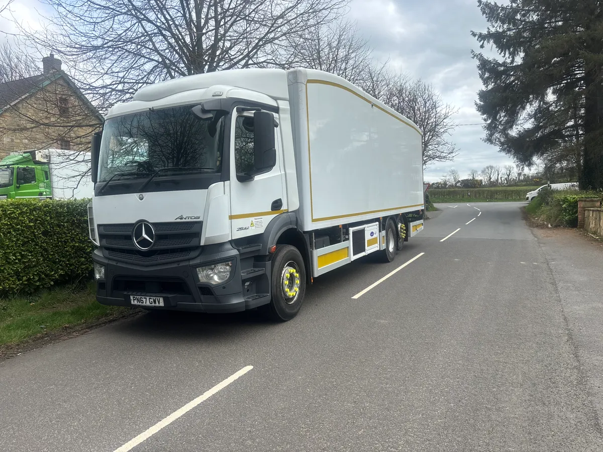 Mercedes 2632 rear lift - Image 1