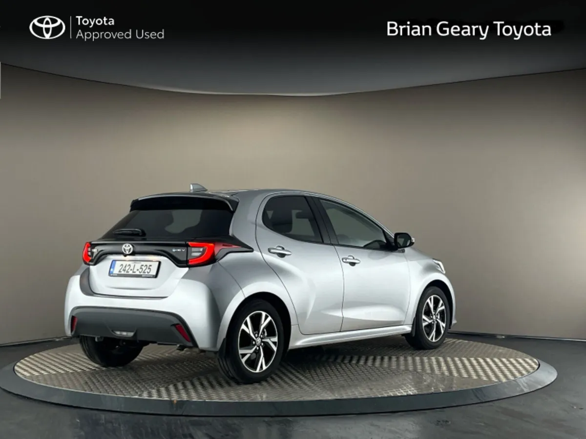 Toyota Yaris HYBRID LUNA SPORT - Image 2