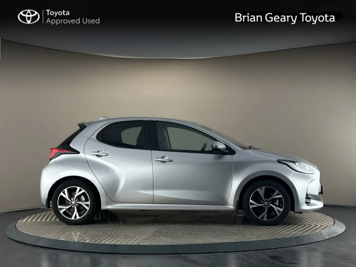 Toyota Yaris HYBRID LUNA SPORT - Image 3
