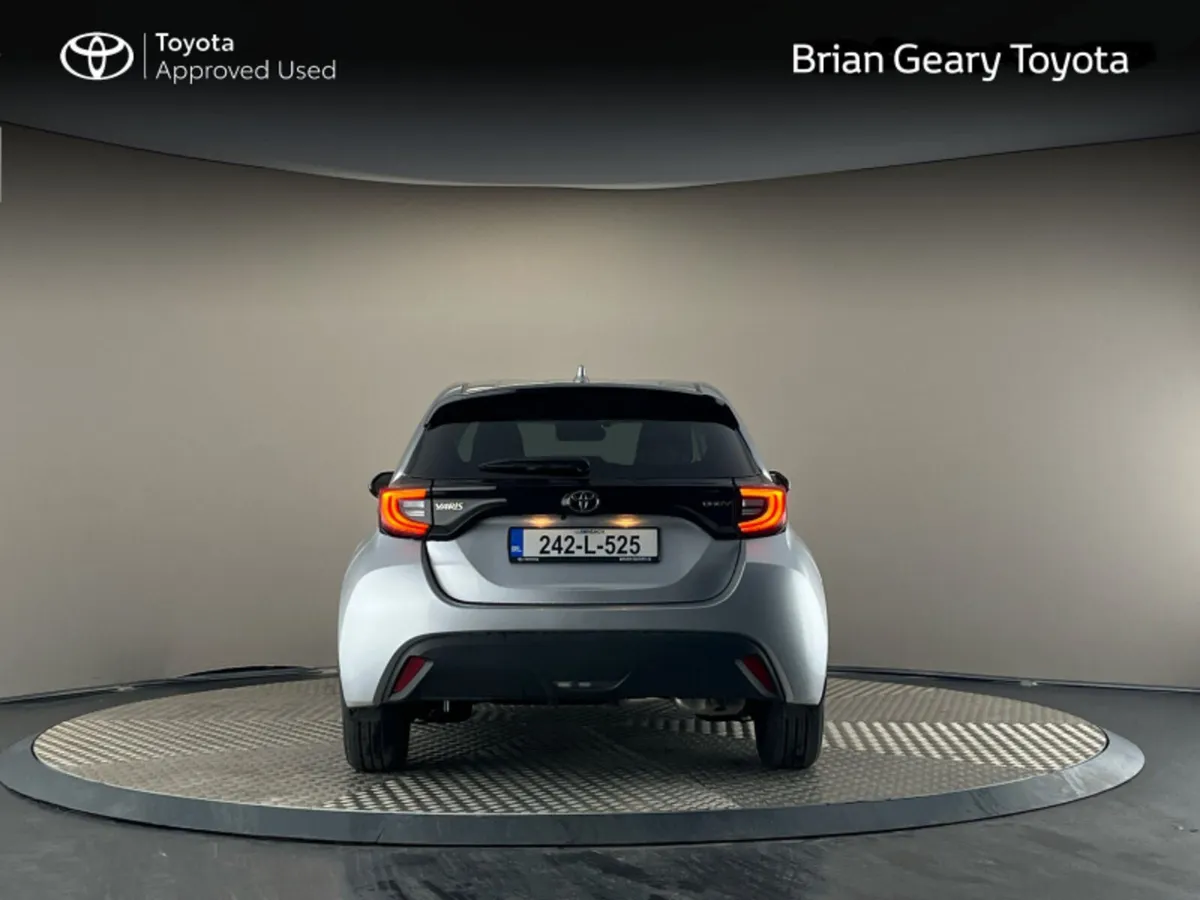 Toyota Yaris HYBRID LUNA SPORT - Image 4