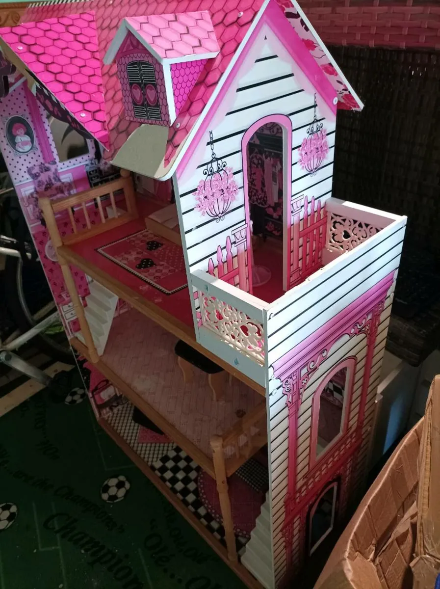FREE dollhouse - Image 2