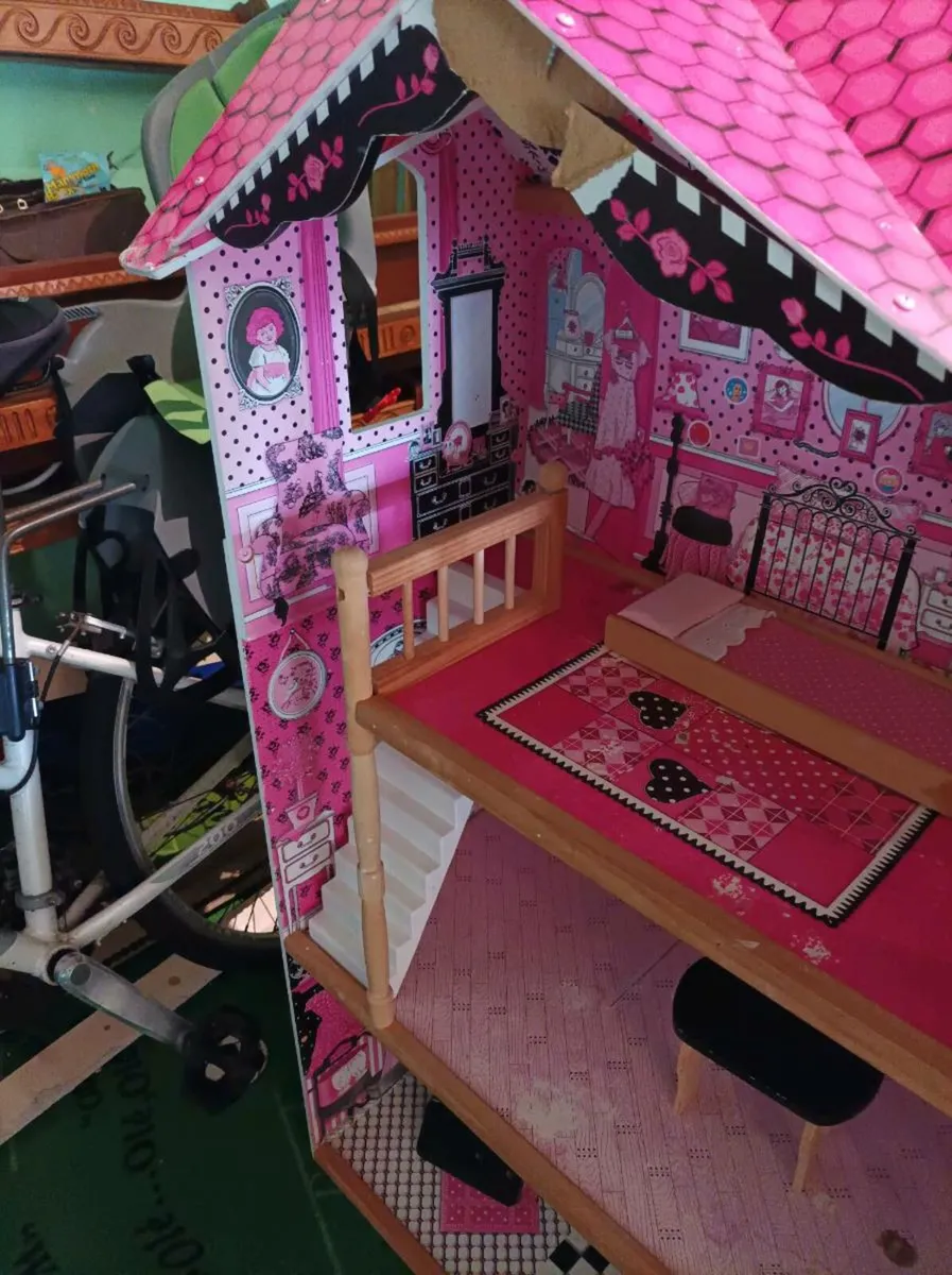 FREE dollhouse - Image 3
