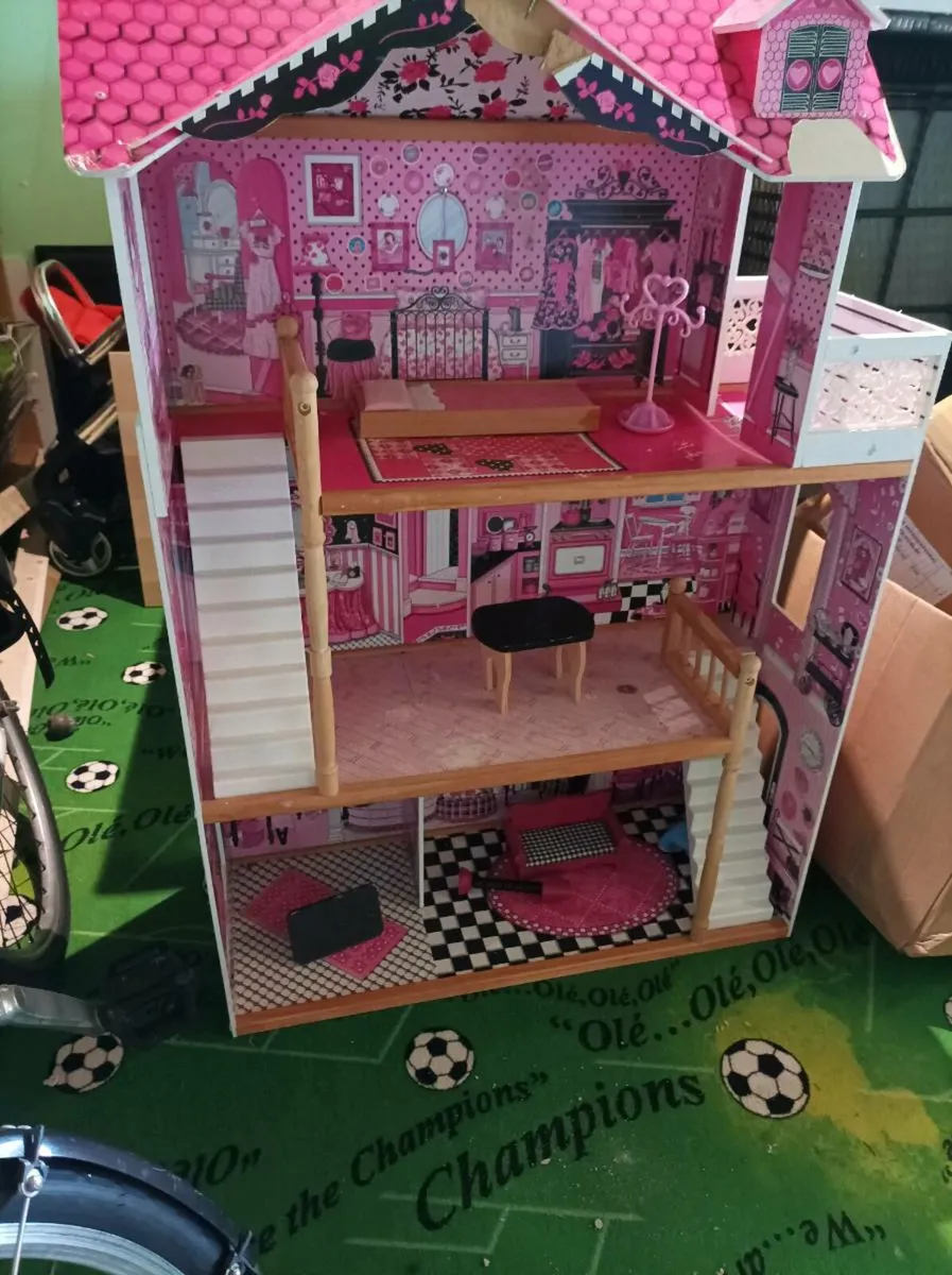 FREE dollhouse - Image 4