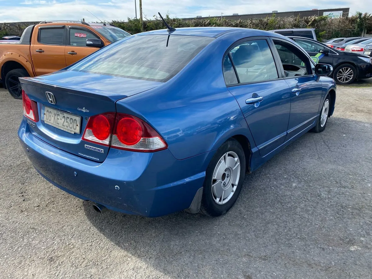 Honda Civic hybrid 2008 saloon - Image 2