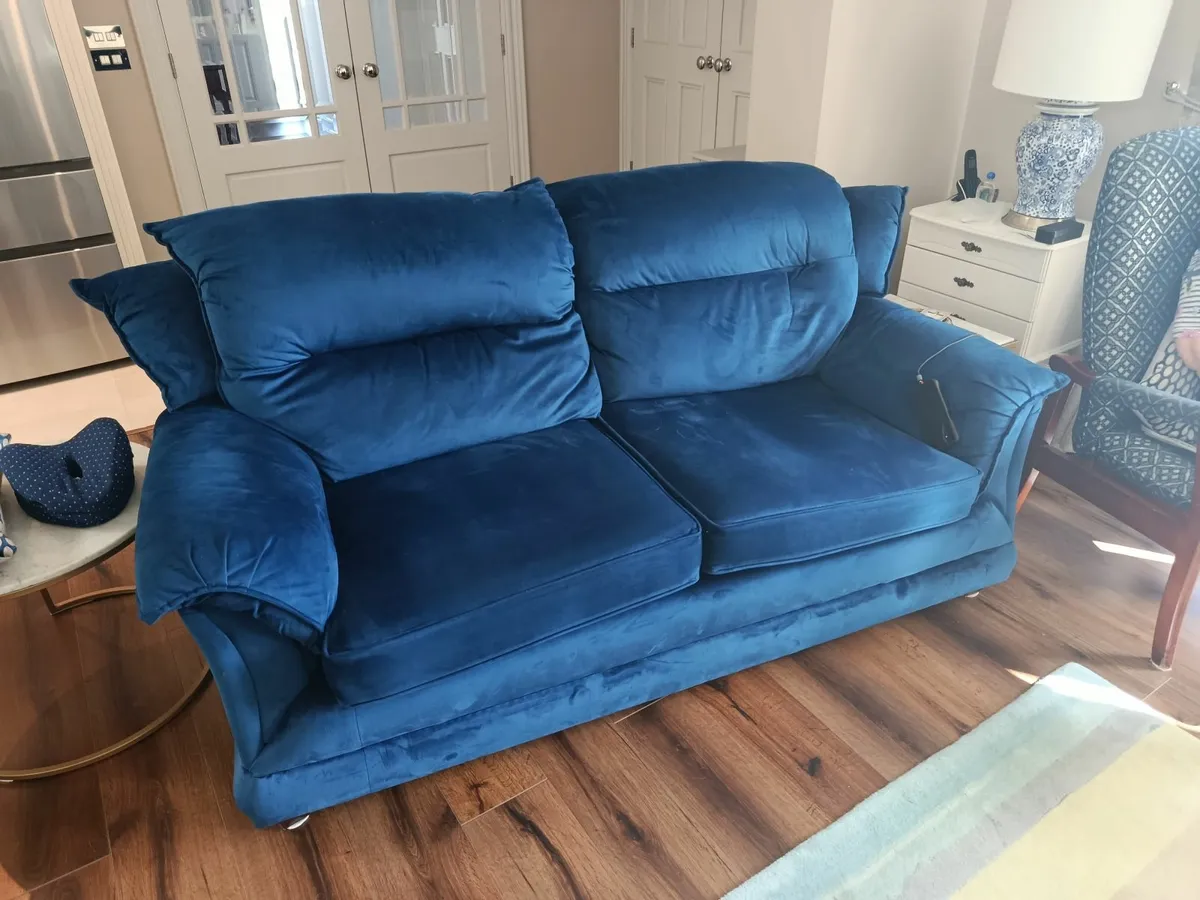 Couch and chairs - Image 1