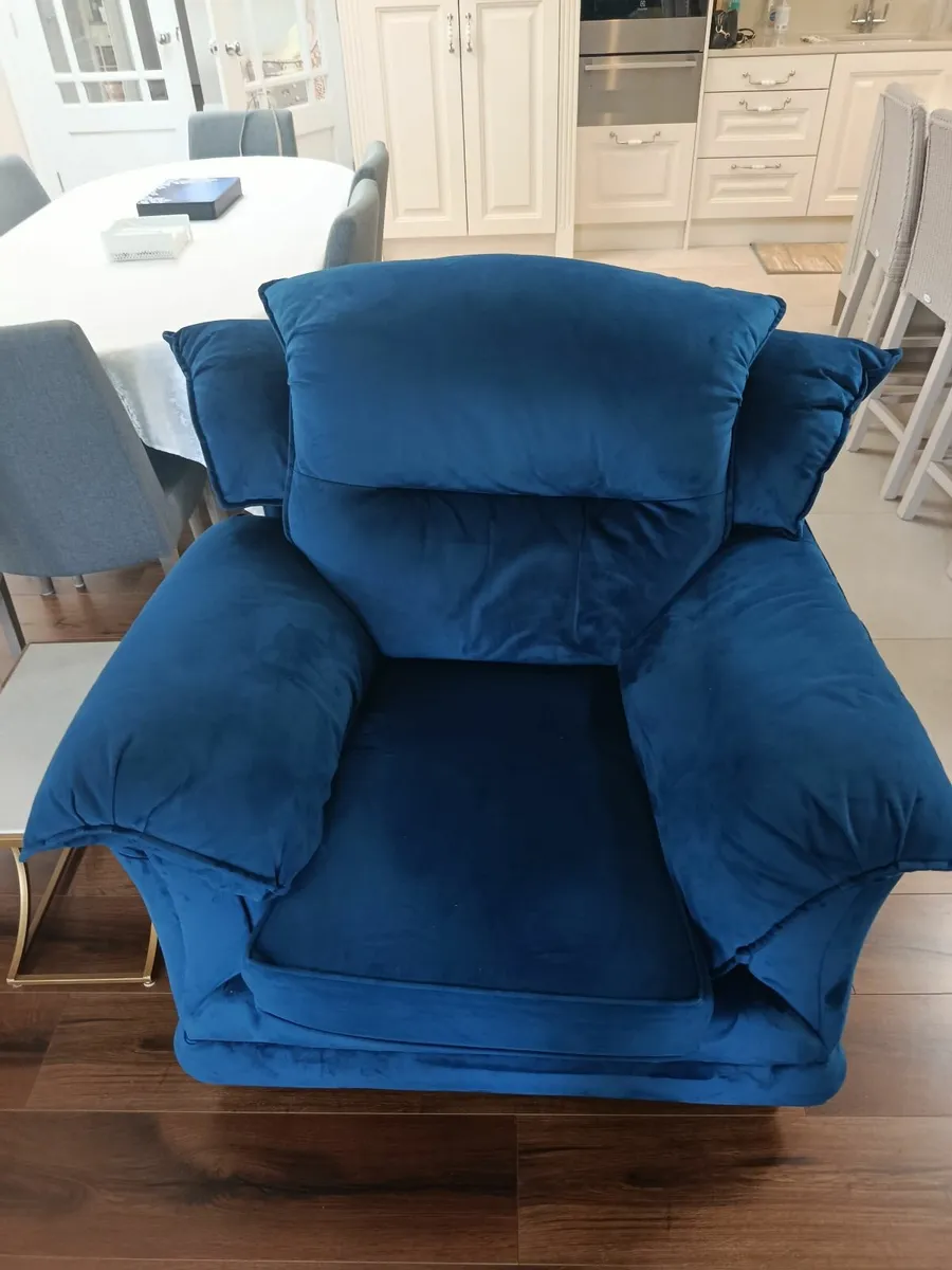 Couch and chairs - Image 2