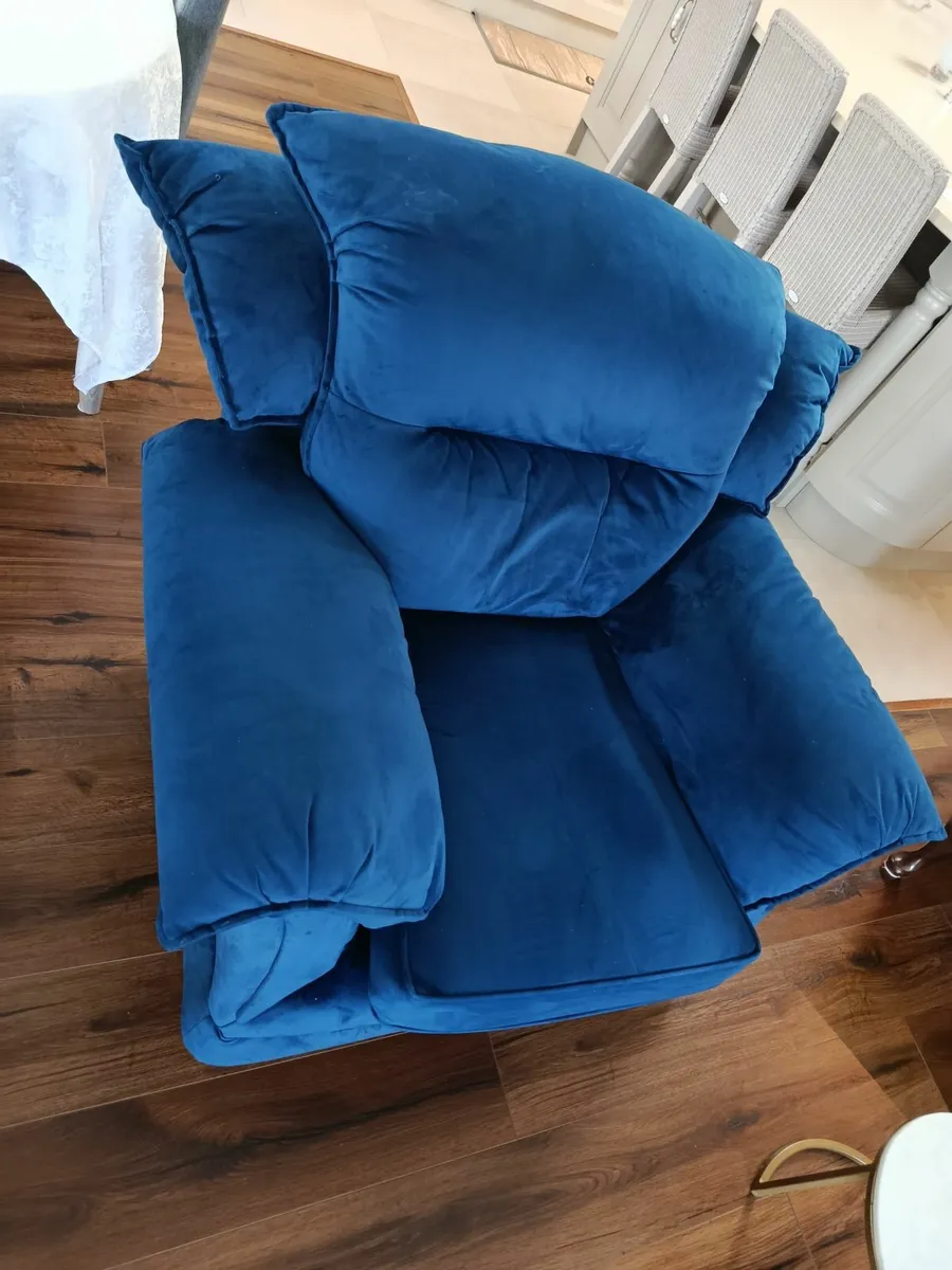 Couch and chairs - Image 3