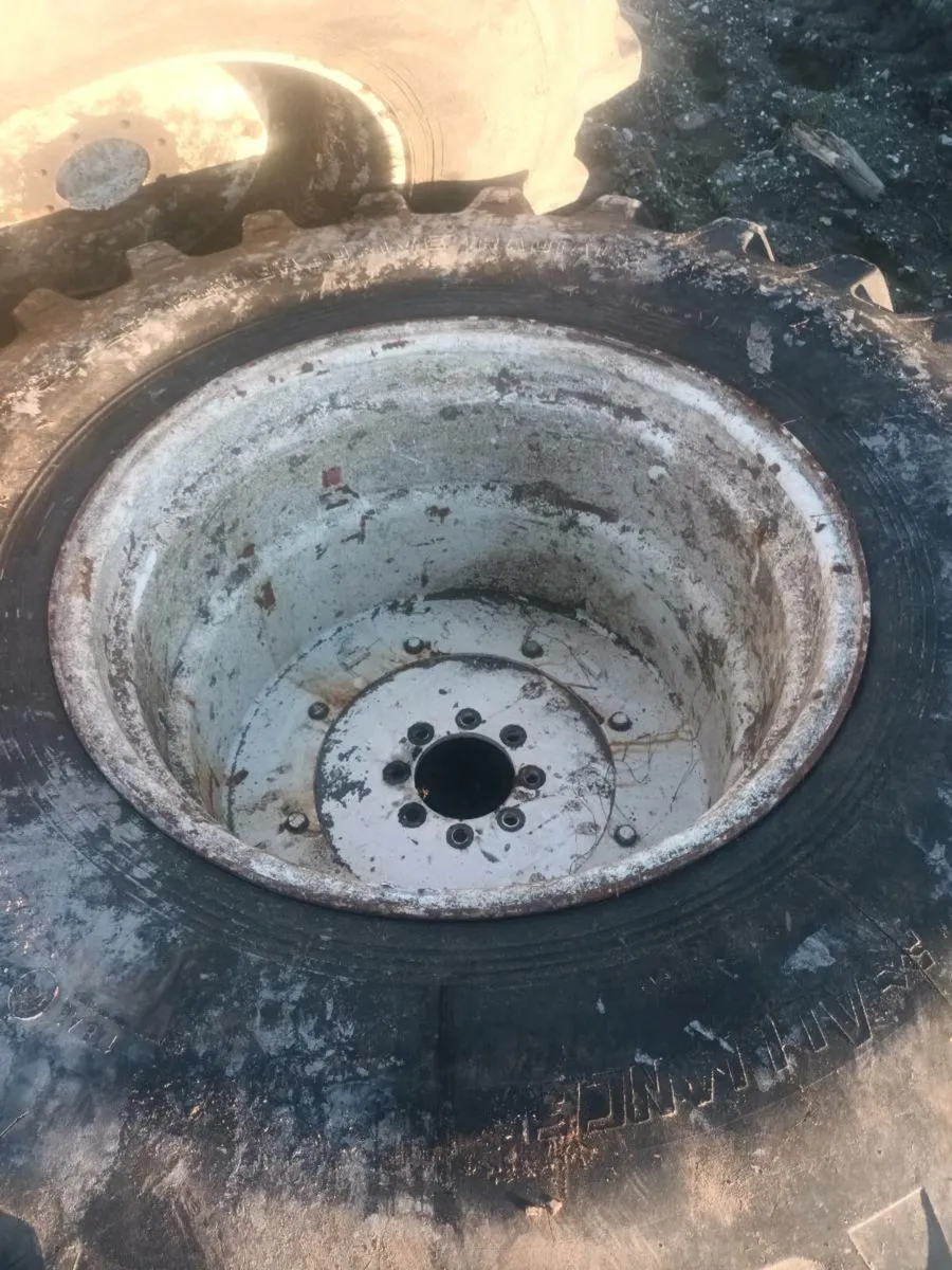 2 tyres - Image 4