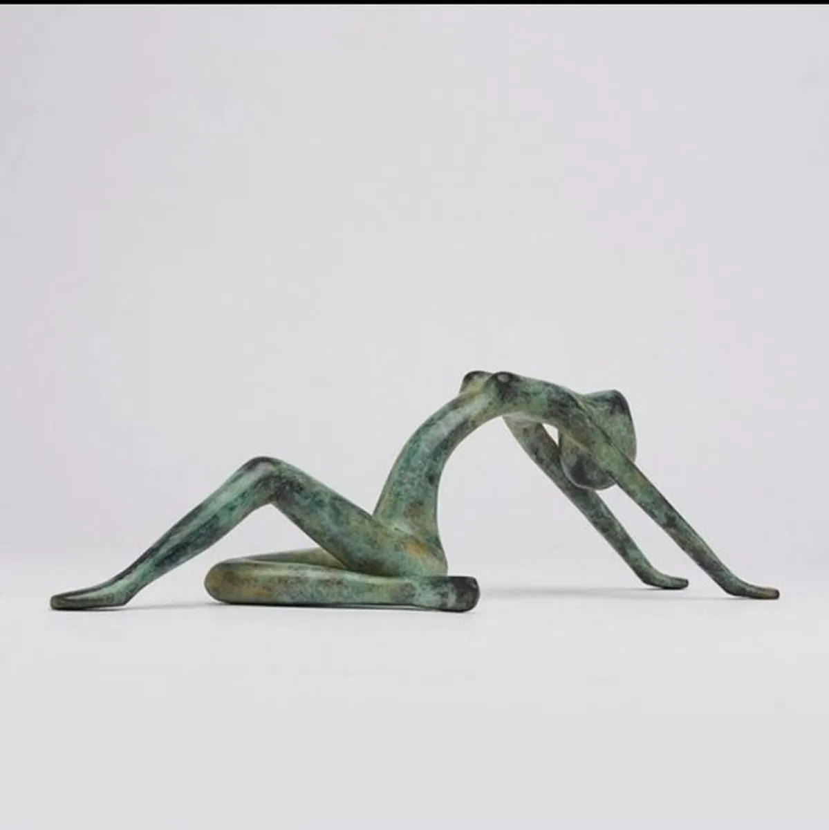 Minimalist Posing Lady - Patinated Bronze - Image 1