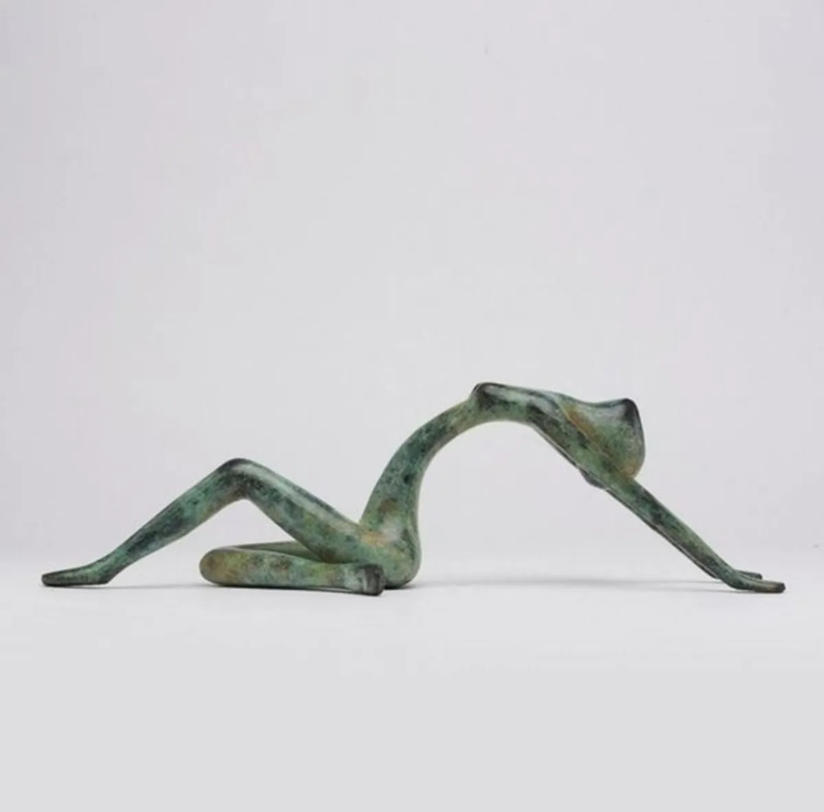 Minimalist Posing Lady - Patinated Bronze - Image 3
