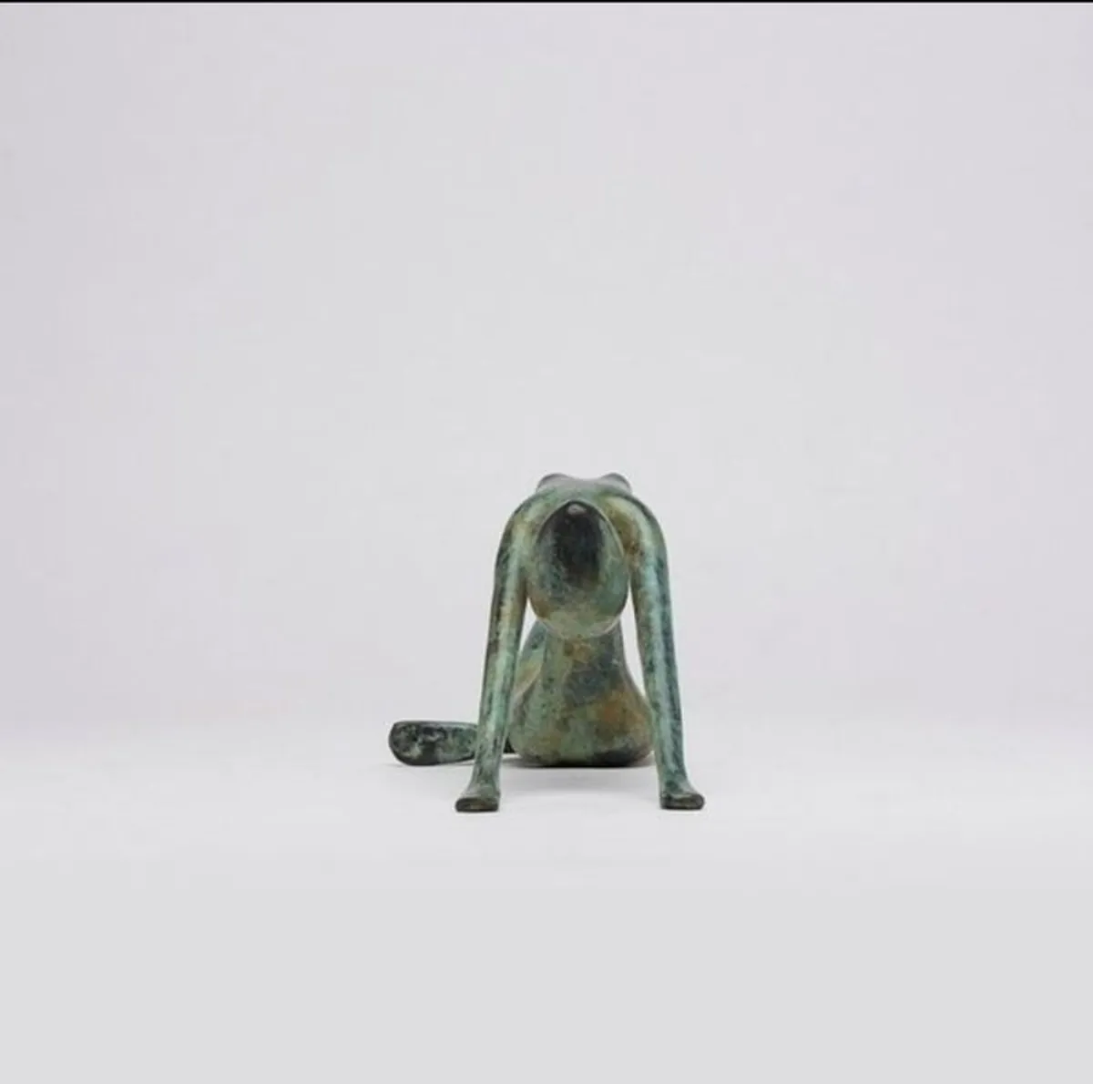 Minimalist Posing Lady - Patinated Bronze - Image 4