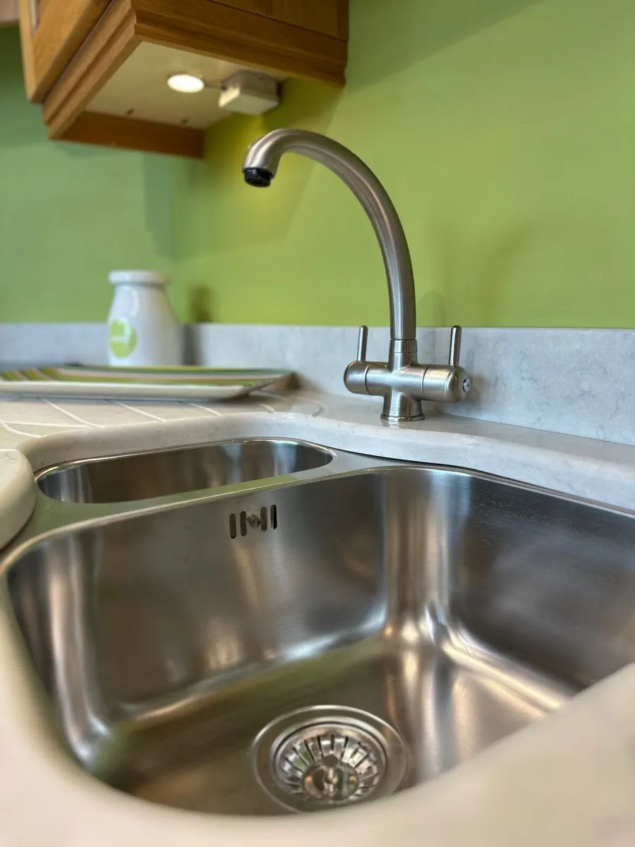 Showroom Display Kitchen - Image 2
