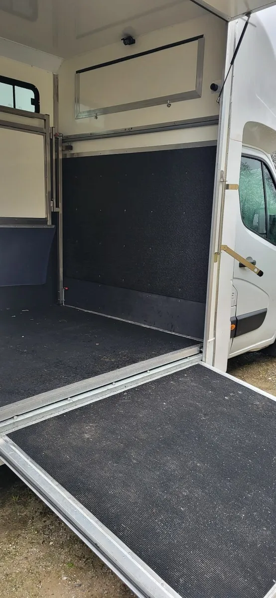 Horse Transporter ready for painting. Low mileage - Image 4