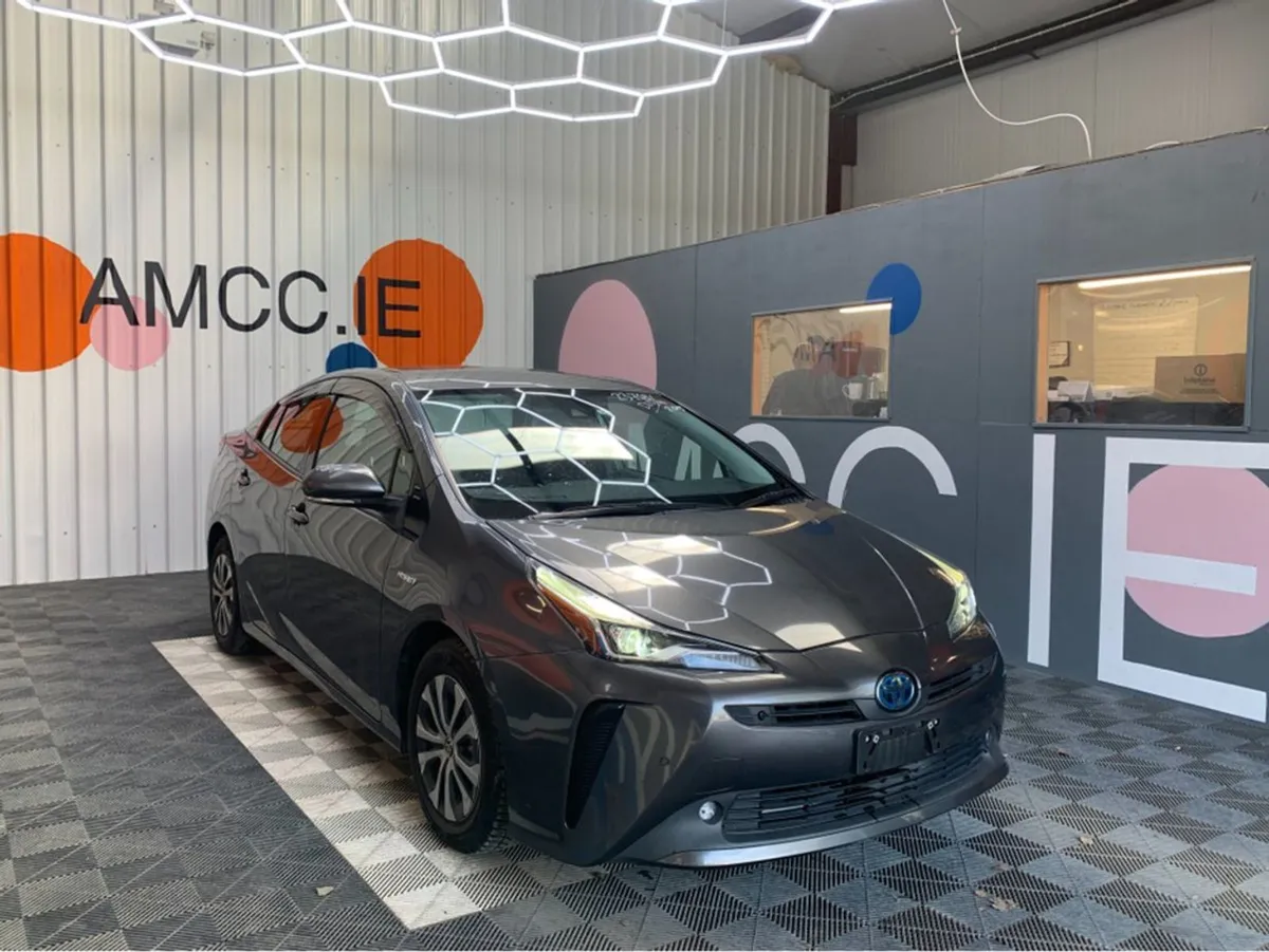Toyota Prius 1.8 Hybrid / 75k KMs / Reverse Camer - Image 1