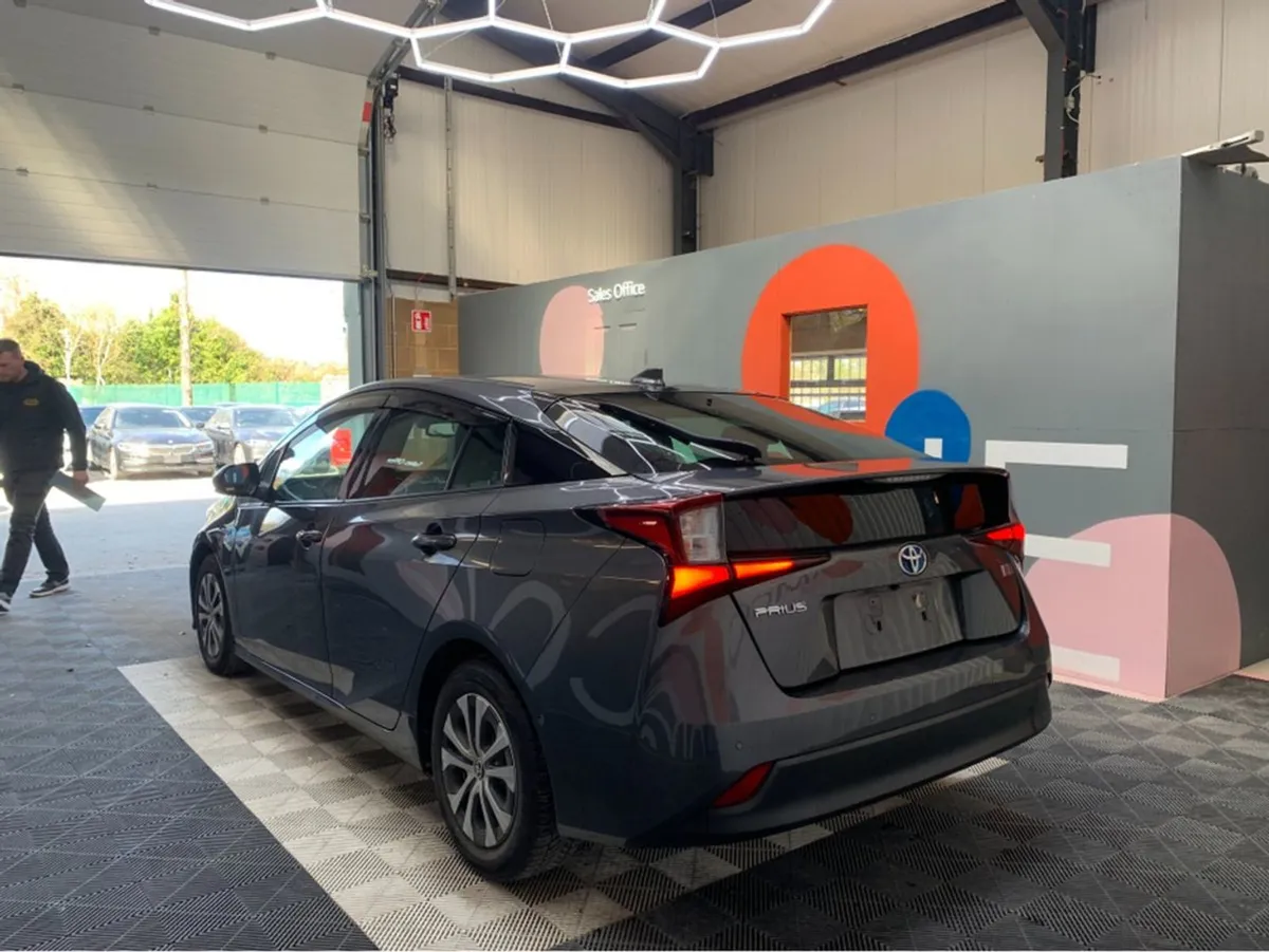 Toyota Prius 1.8 Hybrid / 75k KMs / Reverse Camer - Image 4