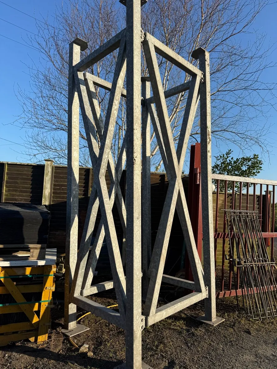 Galvanised steel tower. - Image 2
