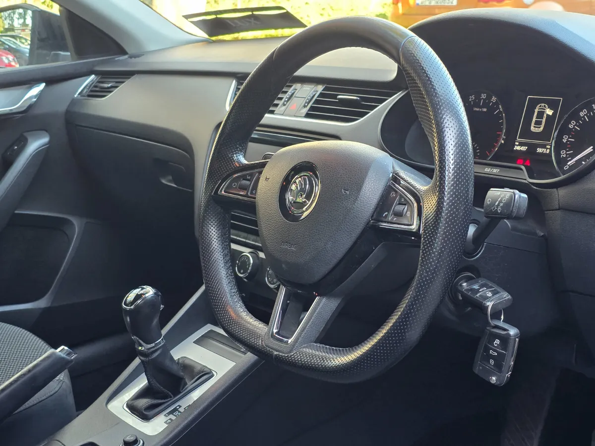 2015 Skoda Octavia 1.6 TDI AMBITION AUTOMATIC - Image 4