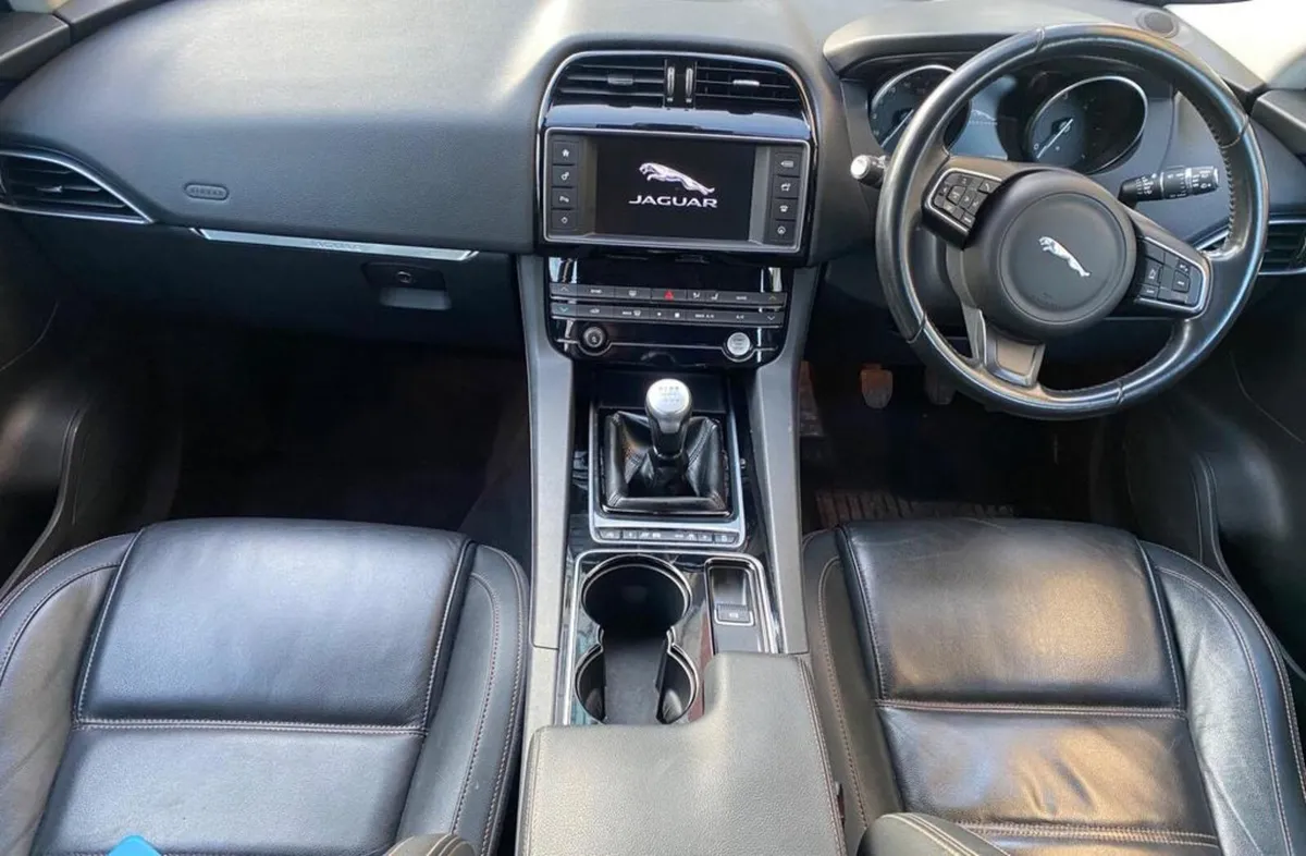 2017 Jaguar F-Pace 2.0D R-sport - Image 3