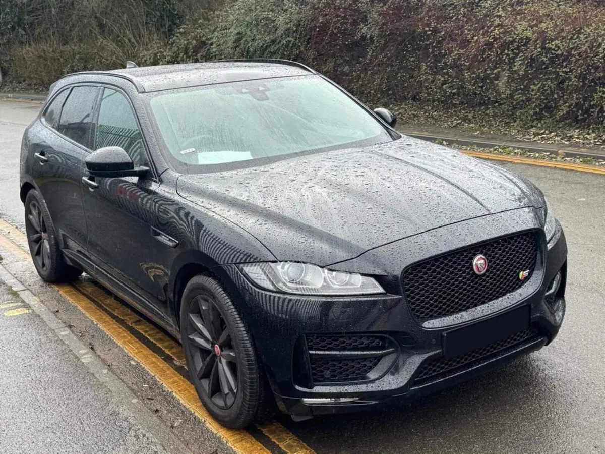 2017 Jaguar F-Pace 2.0D R-sport - Image 1