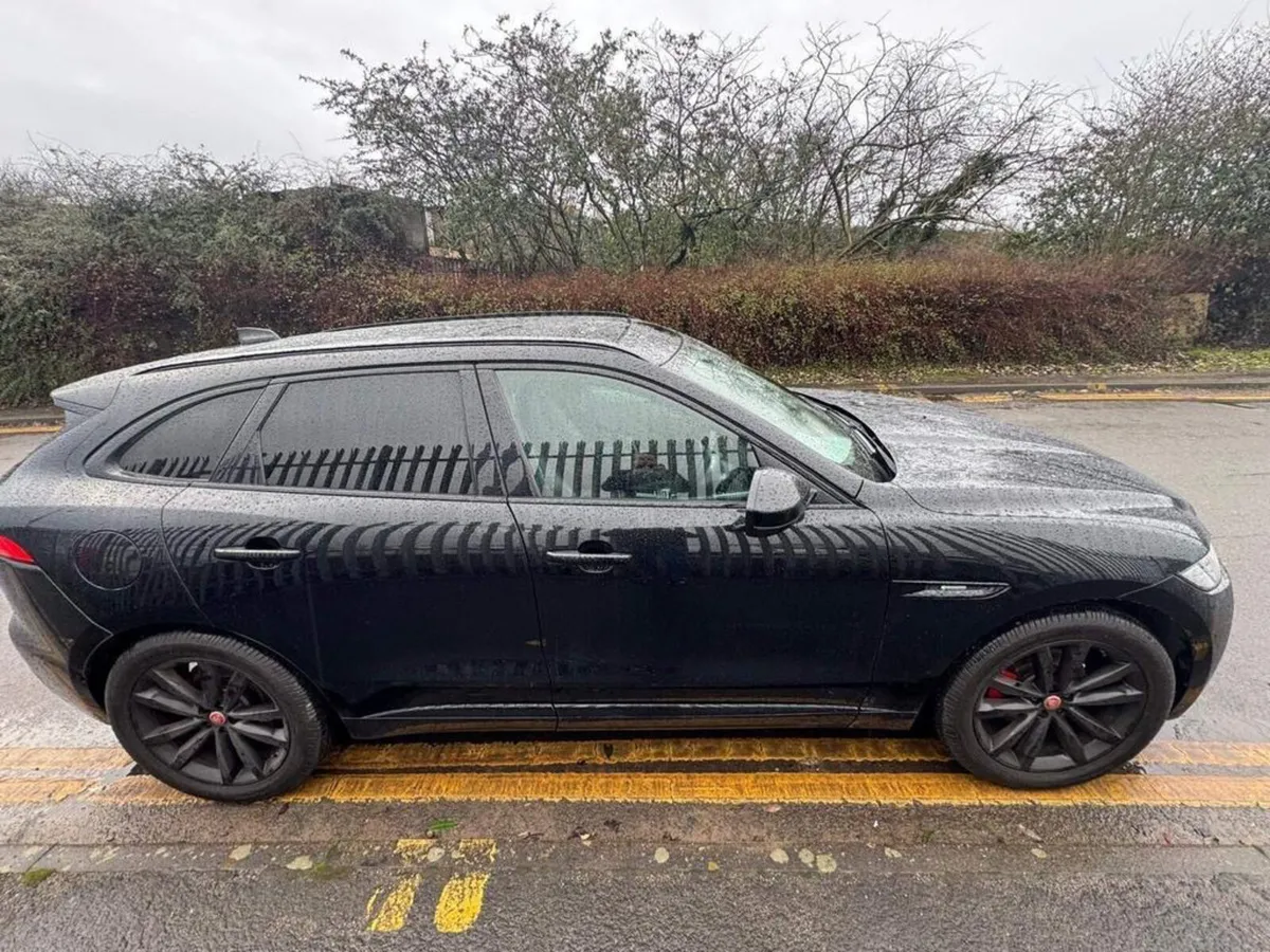 2017 Jaguar F-Pace 2.0D R-sport - Image 2