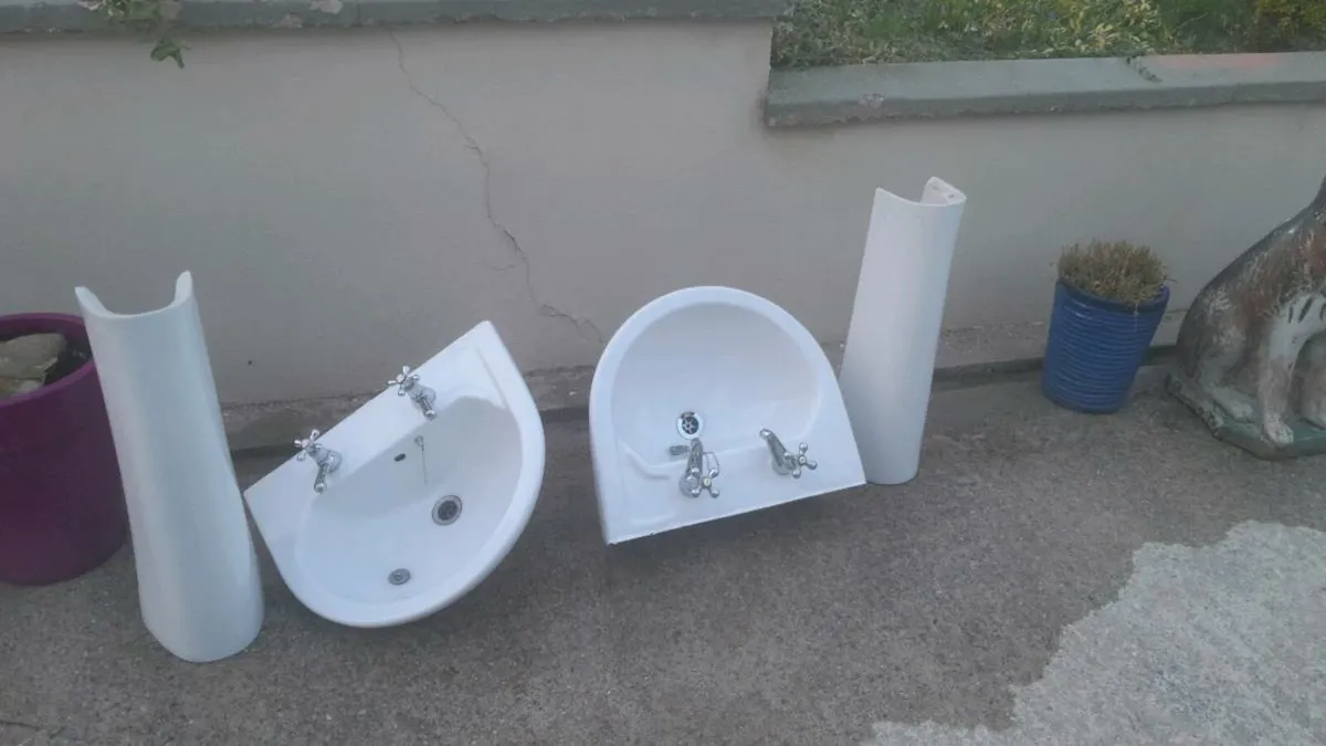 Bathroom sinks - Image 2