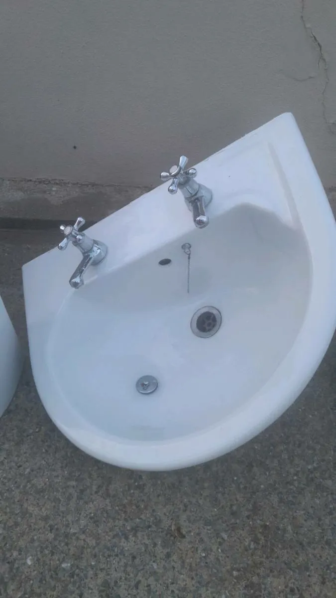 Bathroom sinks - Image 4