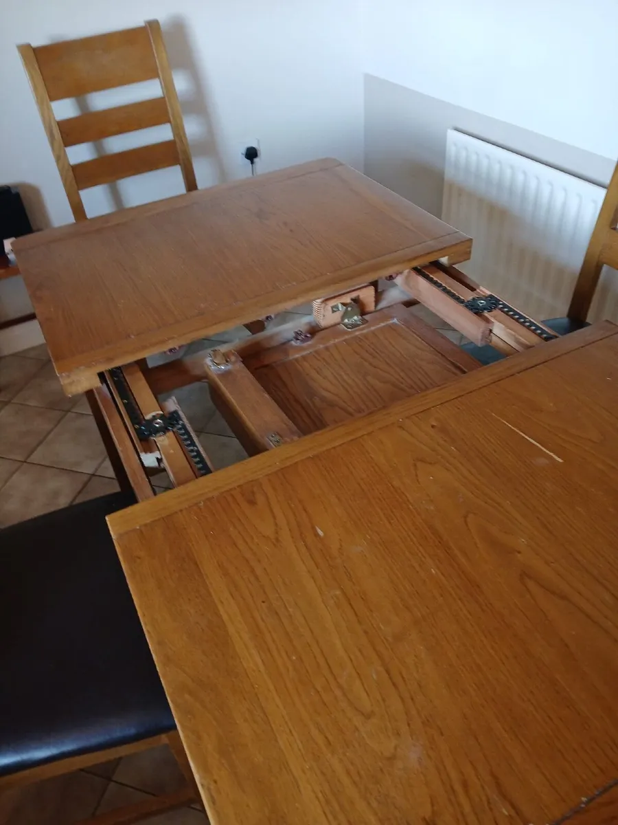 Table and chair set - Image 3