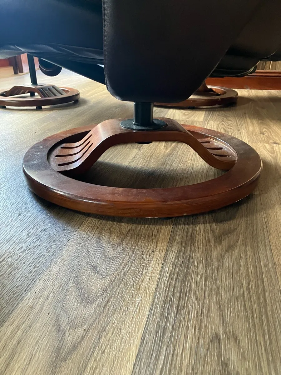 leather recliner seats and foot stools - Image 2