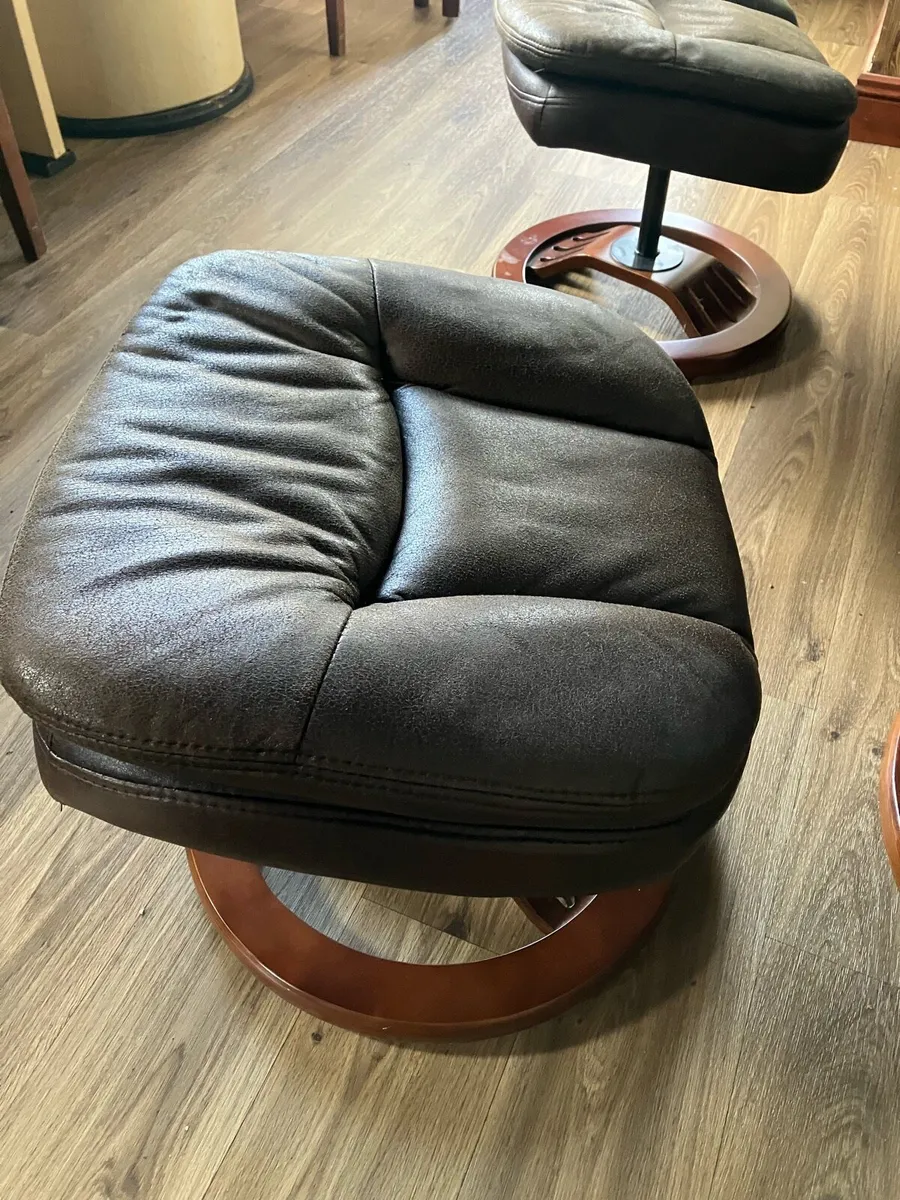 leather recliner seats and foot stools - Image 3
