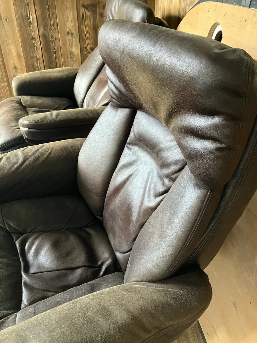leather recliner seats and foot stools - Image 4