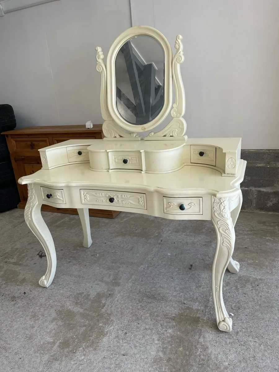 Bedroom furniture - Image 1