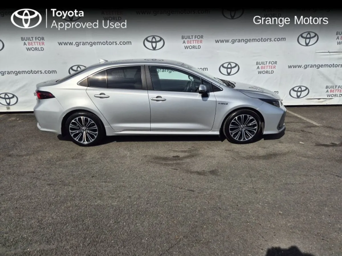 Toyota Corolla 1.8 Hybrid Luna Sport SAL - Image 3