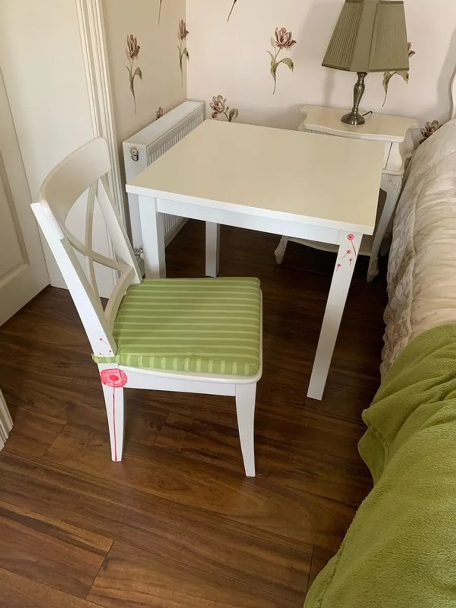 Desk and chair - Image 3