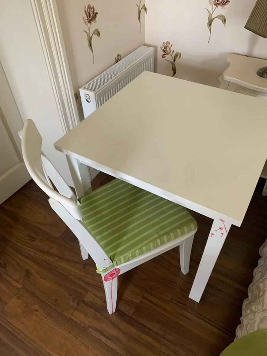 Desk and chair - Image 4